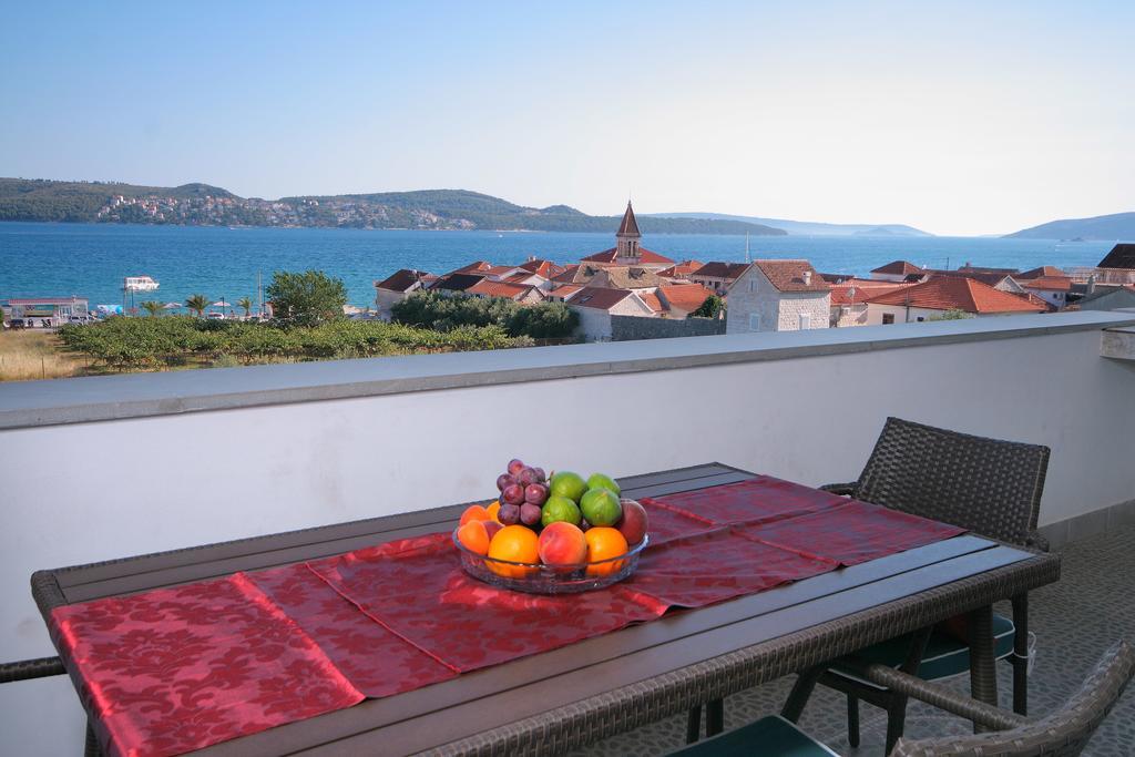 Apartments Daniela Трогир Экстерьер фото